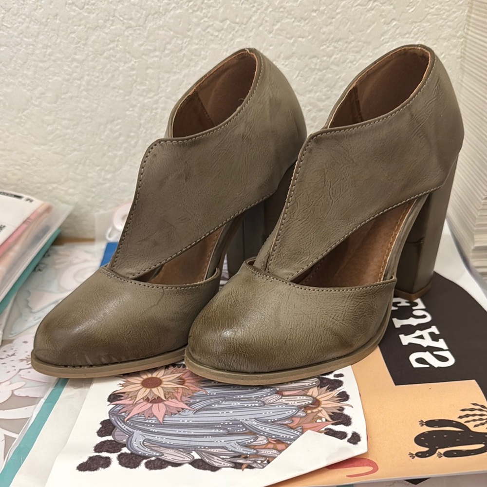 Mata Shoes Tan Heels with Modern Cut-Out Design